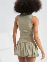 Minifalda color verde claro con cintura alta elastizada y volados.