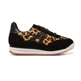 Championes urbanos con estampado animal print, detalles en gamuza negra y suela blanca con base marrón.
