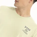 Remera verde de corte holgado con logo Reef estampado en el pecho.