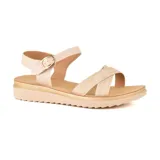 Sandalias plateadas con plataforma baja, tiras cruzadas y hebilla ajustable.