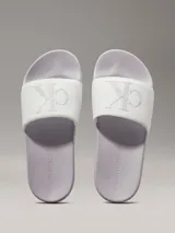 Chancletas blancas Calvin Klein Jeans con logo en relieve en la tira y plantilla texturizada.