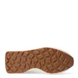 Championes New Balance 370 unisex, color blanco con detalles en gris y suela marrón.