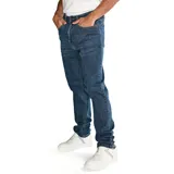 Pantalón de jeans de calce slim, color azul oscuro. Confeccionado con algodón y poliéster reciclado con spandex. Diseño de cinco bolsillos y logo CAT en la parte trasera.