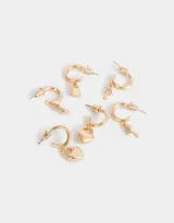 Set de tres pares de aros tipo argolla dorados con dijes colgantes: candado, llave con strass y corazón.