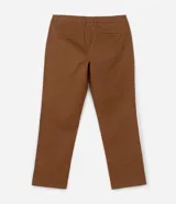Pantalón de hombre de sarga color gris oscuro, de corte recto, con cintura con trabilla, cierre tradicional y bolsillos.