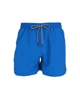 Short de baño azul con cintura elástica y cordón ajustable.