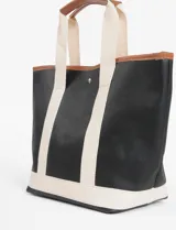 Tote bag de tamaño medio con asa corta, en color negro con detalles en cinta tejida y refuerzo en asa de poliuretano.