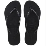 Ojotas Havaianas Slim de goma color negro, con suela texturizada y tiras finas con diseño en relieve y logo de la marca.