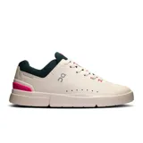 Championes urbanos de cuero sintético color blanco hueso, con detalles en verde oscuro y fucsia.