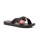 Ojotas Ipanema Sense negras con tiras cruzadas texturizadas y logo de la marca.