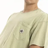 Remera de hombre Reef color azul, corte oversize, con bolsillo en el pecho y logo estampado.