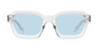Lentes de sol cuadrados con montura transparente y lentes celestes.