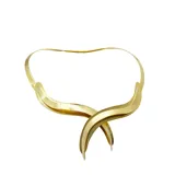 Collar corto rígido hecho artesanalmente en Grecia, en bronce enchapado en oro con acabado mate.