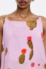 Vestido midi de viscosa con estampado de cactus y flores, corte línea A y tiras finas con abalorios.