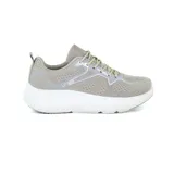 Zapatillas deportivas color gris, con parte superior de malla transpirable y suela de goma.