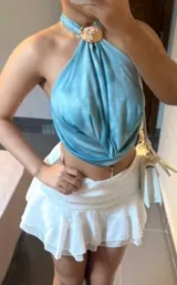 Minifalda blanca con volados y short interno.