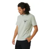 Remera de manga corta color verde con logo de la marca Rip Curl estampado en el pecho.