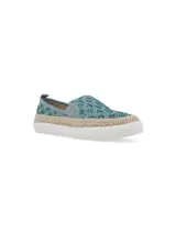 Alpargatas color coral con capellada de tejido yute y elástico en el empeine. Suela blanca con aplicación de yute y plantilla memory foam.
