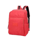 Mochila roja con estampado de corazones, doble compartimento, llavero desmontable, bolsillos laterales, porta laptop y asas acolchonadas.