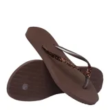 Sandalias Havaianas Slim Glitter II color beige arena, con tiras finas con glitter.