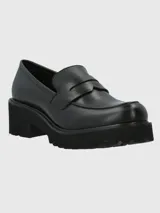 Mocasines color verde oliva con suela track negra.