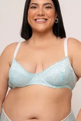 Soutien con aro confeccionado en puntilla elastizada color celeste y blanco. Copa forrada en algodón 100%. Espalda confeccionada en LYCRA®. Breteles elásticos regulables. Broches reforzados regulables en espalda.