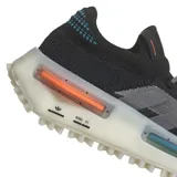 Championes Adidas NMD S1 unisex, color negro con detalles en gris y celeste. Confeccionados con hilo de alto rendimiento que contiene al menos un 50 % de Parley Ocean Plastic y un 50 % de poliéster reciclado.