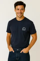 Remera blanca de algodón con estampado de texto negro "it will get better", de corte holgado y cuello redondo.