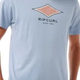 Remera celeste de manga corta con logo de Rip Curl estampado en el pecho.