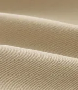 Short comfy marrón de sarga de algodón BCI, con cintura elástica, lazo y bolsillos laterales. Diseño Curve & Plus Size.