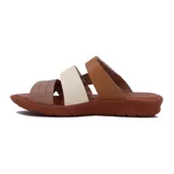 Sandalias bajas de cuero con tres tiras combinadas en tonos marrón, rojo y bordó. Ajuste con velcro en el tobillo y suela marrón. Marca Country Sand.
