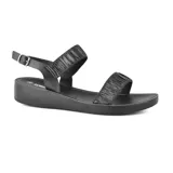 Sandalias bajas negras con plataforma, tiras de cuero sintético fruncido y hebilla lateral.