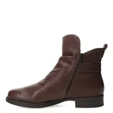 Botas cortas de cuero color marrón, con detalle de piel sintética en el borde superior, ajuste con hebilla lateral y taco bajo.