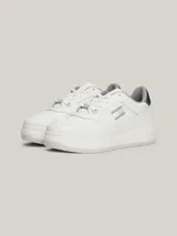 Zapatillas urbanas Tommy Jeans blancas con detalles metalizados en el talón, logo de la marca en el lateral y suela de plataforma.