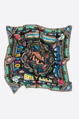 Pañuelo cuadrado de seda con estampado multicolor de estilo hindú con logos de la marca Bimba y Lola.