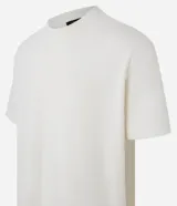 Remera relaxed de mangas cortas confeccionada en algodón más sostenible con cuello redondo y malla texturizada.