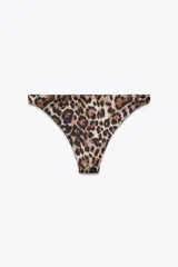 Braguita de bikini de tiro medio con estampado animal print y cintura elástica.