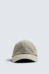 Gorra verde militar de algodón con efecto lavado y visera curva.