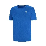 Remera azul de entrenamiento para hombre, de corte clásico y manga corta, con logo de Topper estampado en blanco en el pecho.