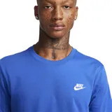 Remera negra de algodón con logo Nike bordado en blanco en el pecho.