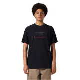 Remera negra de manga corta con estampado en el frente.