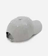 Gorra negra de sarga con ala curva y bordado frontal con las iniciales NY.