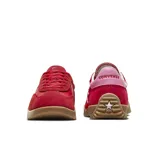 Championes Converse Run Star Trainer color fucsia con detalles en rosa y suela de goma color caramelo.