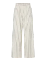 Pantalón de pierna ancha con estampado a rayas verticales azules sobre fondo blanco. Tiene cintura elástica y bolsillos laterales.