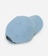 Gorro de béisbol liso, color azul marino, con visera curva y corona estructurada de seis paneles.