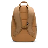 Mochila Nike Heritage color crema con logo blanco estampado en el bolsillo frontal.