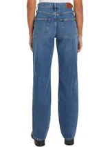 Jeans de corte recto Tommy Hilfiger de lavado medio con detalles de 5 bolsillos, cierre de botón con cremallera, detalles distintivos de Tommy Hilfiger y bandera de Tommy Hilfiger en el bolsillo trasero.