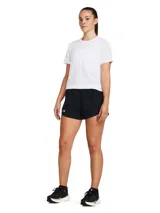 Short deportivo Under Armour Fly By 3 para mujer, color celeste, con cintura elástica, logo estampado en la pierna izquierda y bolsillo lateral con cierre.