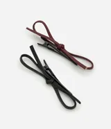 Set de dos pinzas para el pelo con forma de lazo, una color bordó y otra color negro.