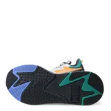 Championes Puma RS-X Hard Drive, zapatilla urbana con base gris claro, detalles en naranja vibrante, azul celeste, verde azulado y azul oscuro. Presenta una silueta robusta y texturas mixtas en el upper.